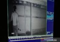 Maling Telanjang Dada Tenteng Sajam Terekam CCTV Sarang Walet di Daha HSS