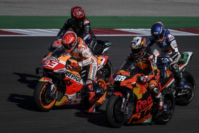 Pebalap tim Repsol Honda Marc Marquez (#93) menjalani Grand Prix Portugal di Sirkuit Algarve, Portimao. (18/4/2021) (Patricia De Melo Moreira/AFP)