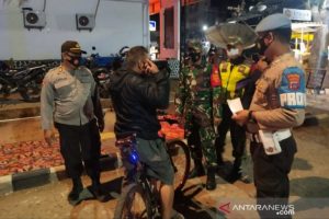 Razia protokol kesehatan dalam rangka menegakan PPKM di Kabupaten HST. (antara)