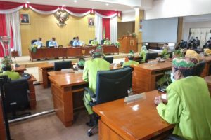 Suasana rapat paripurna peringatan hari jadi Kota Banjarbaru ke-22 tahun 2021 di gedung DPRD setempat. Foto Yose Rizal/Antaranews Kalsel