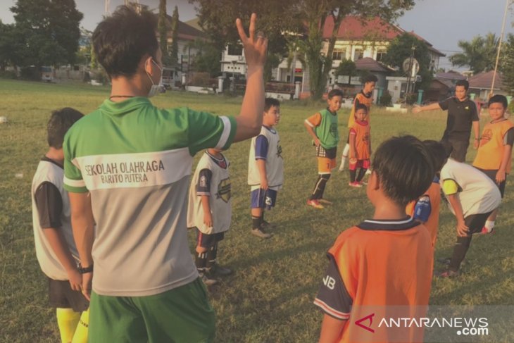 Suasana latihan anak-anak yang sudag bergabung di SOBP di Lapangan Dwi Warna Rantau. (antara)