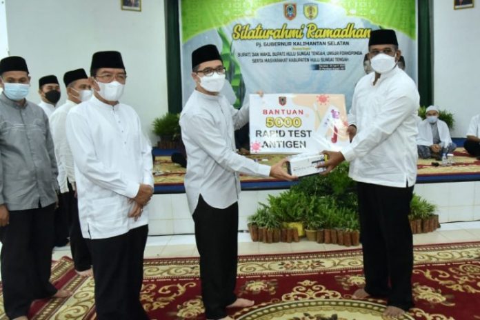 j Gubernur Kalimantan Selatan Safrizal ZA saat melaksanakan Safari Ramadhan ke HST. (ANTARA/HO-Humas Pemprov Kalsel)