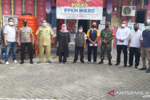 Para komisioner KPU Kota Banjarmasin dan pihak keamanan memastikan pelaksanaan PSU Pilkada Banjarmasin di tiga kelurahan berjalan aman.(Antaranews Kalsel/Sukarli)