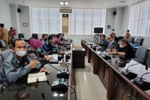 Suasana pertemuan Komisi III DPRD Kalsel dengan Komisi III DPRD Kabupaten Tabalong di Banjarmasin, Selasa (27/4). (Syamsuddin Hasan)