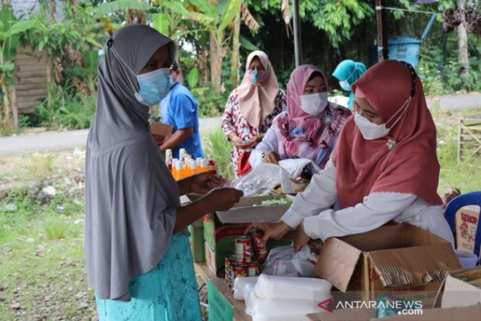 Bazar TTI di Kabupaten Hulu Sungai Selatan terapkan protokol kesehatan. (antara)