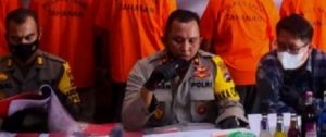 Kasat Reskrim Polres Tapin, AKP I Kade Dwi Suryawandika, saat memimpin pers rilis Operasi Sikat Intan 2021. (antara)