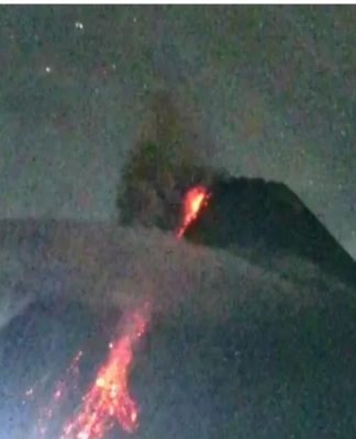 Gunung Merapi Meluncurkan Awan Panas Guguran Tiga Kali hingga 1,8 Km