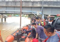 Hingga Minggu Petang, Tim Relawan Gabungan Masih Terus Melakukan Pencarian Santri Pondok Pesantren Darussalam yang Tenggelam di Sungai Martapura Banjar