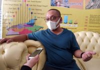 Bawaslu Mintai Keterangan Abdullah, Laporan Oknum ASN Pemprov Kalsel Foto Bersama Calon Gubernur Nomor Dua Sambil Acungkan Jari