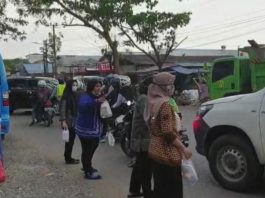 Kembali BNNK Banjarmasin Bagi Takjil dan Masker, Ajak Masyarakat Perangi Narkoba