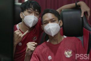 Tim eNational Squad Indonesia, yakni Moehamad Zulisar dan Fahmi Husaeni (HO/Pssi.org)