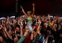 Inggris Lakukan Eksperimen Penyebaran Covid-19 Melalui Festival Musik