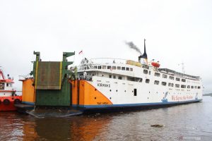 Kirana, salah satu kapal milik PT Dharma Lautan Utama (DLU) saat sandar di dermaga Pelabuhan Trisakti Banjarmasin. (ANTARA)