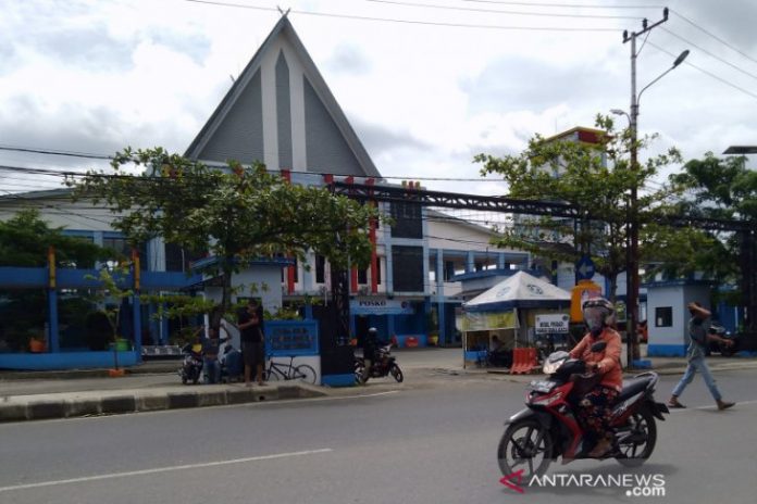 Suasana Terminal Km 6 Banjarmasin sepi penumpang sebagai imbas diberlakukannya larangan mudik. Lebaran 2021. (antara)