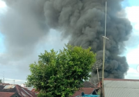 BREAKING NEWS: Api Berkobar di Pelambuan Gang Rahayu/Marga Rukun