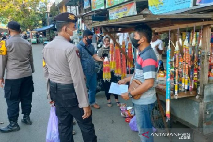 Operasi penertiban petasan dan kembang api berdaya ledak tinggi di HSS (Antarakalsel/Fathur/Ist)