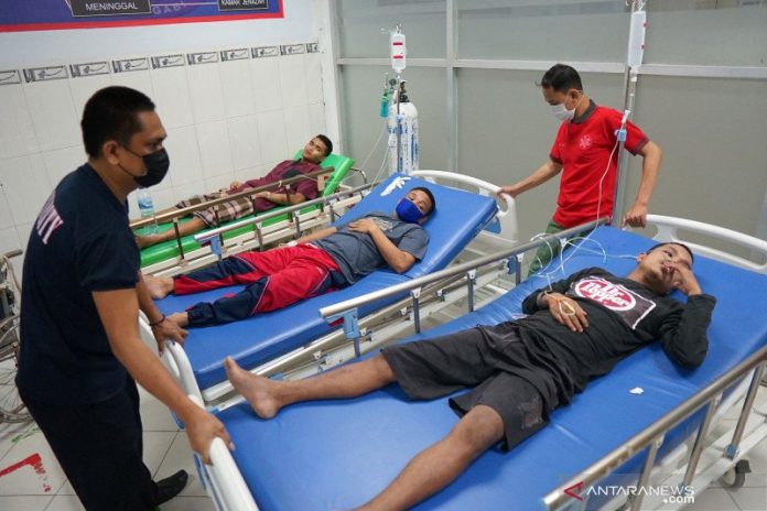 Tiga warga binaan Lembaga Pemasyarakatan (Lapas) Klas IIA Gorontalo menjalani perawatan di Rumah Sakit Aloe Saboe, Kota Gorontalo, Gorontalo, Senin (10/5/2021) dini hari. ANTARA/Adiwinata Solihin