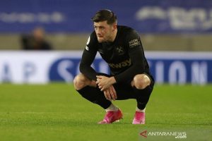 Ekspresi kecewa bek sayap West Ham United Aaron Cresswell setelah timnya ditahan imbang Brighton & Hove Albion dalam lanjutan Liga Inggris di Stadion Amex, Brighton, Inggris, Sabtu (15/5/2021) waktu setempat. (ANTARA/REUTERS/POOL/Ian Walton)