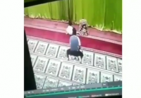 Gila! Pria Ini Gesek Kemaluan ke Pantat Bocah yang Sedang Shalat