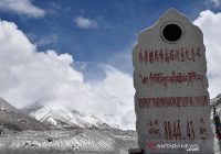 Wow, Pendaki Tunanetra Asal China ini Berhasil Mendaki Gunung Everest