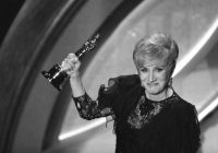 Aktris Senior Hollywood Peraih Piala Oscar, Olympia Dukakis Meninggal Dunia