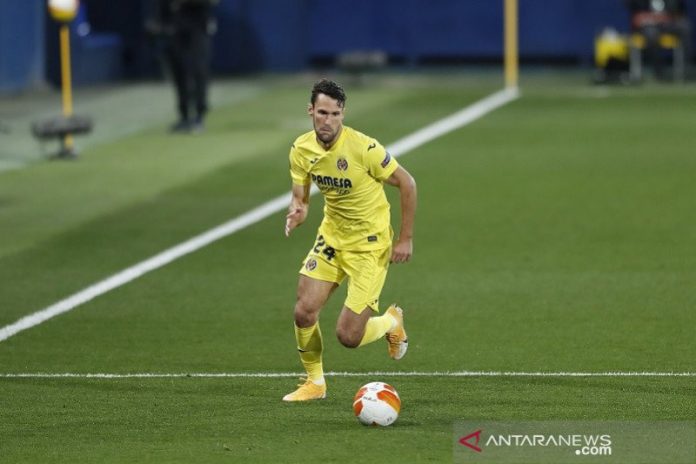 Bek Villarreal Alfonso Pedraza saat tampil dalam leg pertama semifinal Liga Europa melawan Arsenal di Stadion La Ceramica, Villarreal, Spanyol, pada 29 April 2021. (ANTARA/REUTERS/AFLO/Mutsu Kawamori)