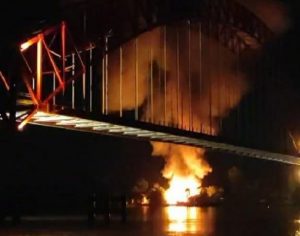 Kebakaran dekat Jembatan Rumpiang Batola. (IG)