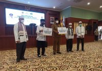 Pj Gubernur Kalsel Minta Pejabat Salurkan Zakatnya Melalui Baznas
