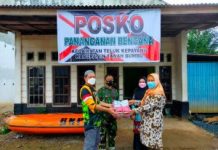 Dinas Sosial Serahkan Bantuan Selimut untuk Korban Banjir di Teluk Kepayang