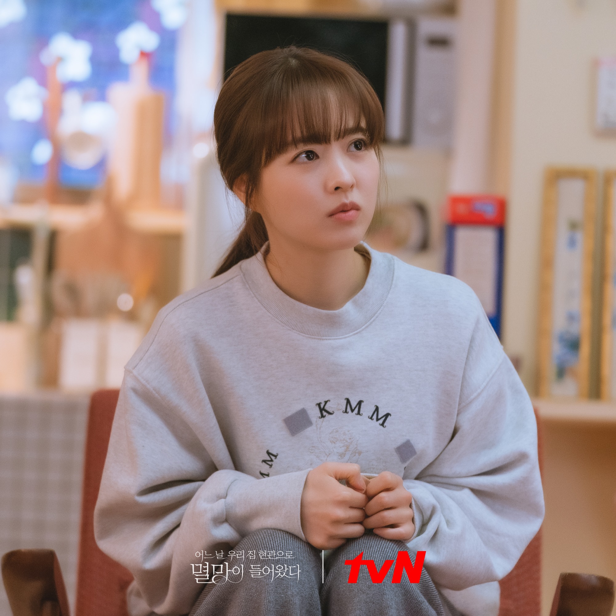Inspirasi Fashion Kece Badai Ala Park Bo Young di Drakor Doom At Your Service, Cocok Dipadukan dengan Hijab