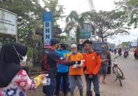 BNNK Banjarmasin Bagi Nasi Bungkus Sambil Ingatkan Bahaya Narkoba