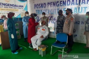 Pelayanan rapid antigen di Pelabuhan Feri Batulicin-Kotabaru. (antara)