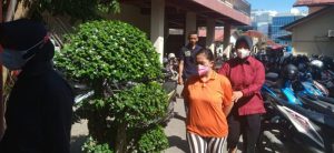 _Dewi Lestari, ibu niti NMA, ditangkap polisi. (Istimewa)