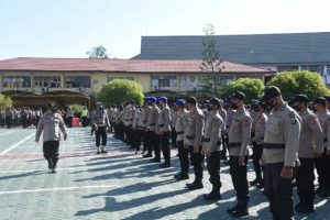 Pengecekan pasukan pengamanan PSU Pilkada Kalsel di Mapolda. (Humas Polda Kalsel)