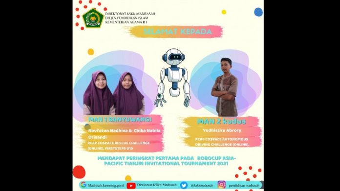 Tiga pelajar madrasah juara pertama kompetisi robotik Asia Pasifik. Istimewa-Kemenag RI)