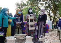 Pagi-pagi Safriati Safrizal ZA Datangi Pasar Kerajinan Tradisional Amuntai