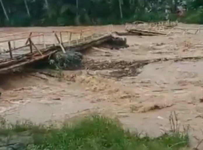 _Jembatan Desa Waki Baru putus. (IG)