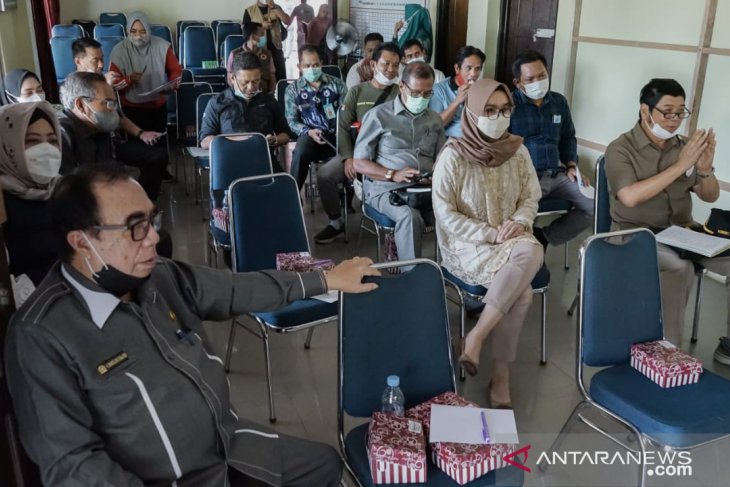 15062021_Komisi I DPRD Kalsel saat monitoring penanganan banjir Satui. (antara) rtemuan rombongan Komisi I DPRD Provinsi Kalimantan Selatan saat monitoring penanganan pascabencana banjir di Kecamatan Satui (sekitar 200 kilometer tenggara Banjarmasin), Kabupaten Tanah Bumbu (Tanbu), Jumat 11 Juni 2021. (Istimewa/staf Komisi I DPRD Kalsel.)