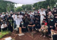 Markis Kido Dimakamkan Satu Liang dengan Ayahnya, Tak Disangka Begini Sosok Almarhum di Mata Keluarga