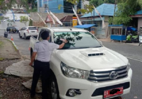 Duh, Mobil Pelat Merah Parkir Sembarangan di Kotabaru