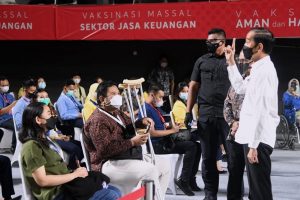 Presiden Joko Widodo menghadiri vaksinasi massal pelaku sektor jasa keuangan di GBK, Rabu 16 Juni 2021. (Sekretariat Kabinet)