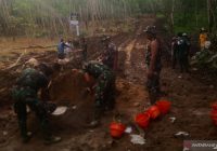TMMD 111 Tapin, Personel TNI Bangun Jalan Lebih Tiga Kilometer di Desa Suato Lama