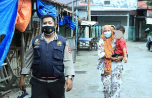 Urkes Polresta Banjarmasin mengantar pulang bocah pasien operasi gratis bibir sumbing. (Humas Polresta Banjarmasin)