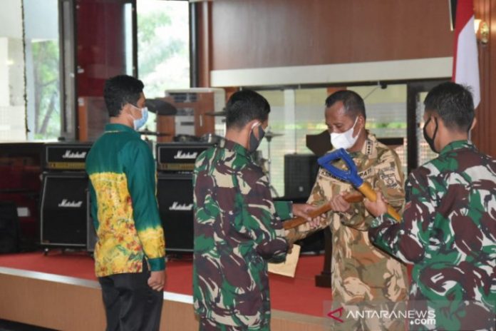 upati Tanah Laut HM Sukamta membuka secara resmi program TMMD ke-111 Kodim 1009/Pelaihari, di gedung Balairung Tuntung Pandang Jalan Pancasila Kota Pelaihari, Selasa (15/6).Foto:Antaranews Kalsel/Diskominfo Tanah Laut.