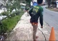 Waduh, Jalan di Desa Sungai Batang Martapura Barat Ambles