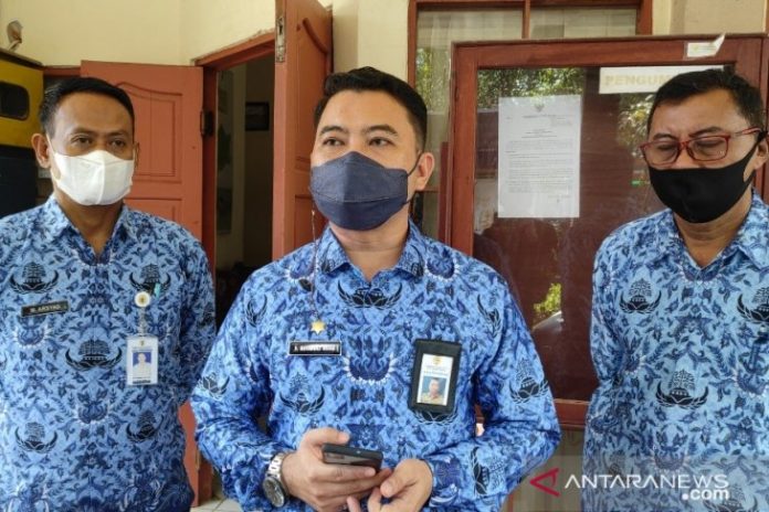 Plt Kepala Dinas Pendidikan HST, Muhammad Anhar, menjelaskan persiapan PTM. (antara)