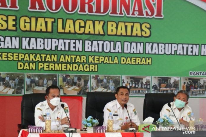 Rapat koordinasi membahas lacak batas Kabupaten Tapin dengan wilayah Batola dan Hulu Sungai Selatan. (antara)