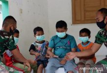 Bocah Tara Senang Diajari Tentara, Sisi Lain Pelaksanaan TMMD ke-111 di Tapin