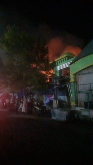 Kebakaran di Belakang Masjid Al Karomah Martapura