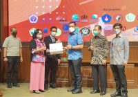 Universitas Gunadarma Berikan Ini Kepada Wali Kota Banjarbaru